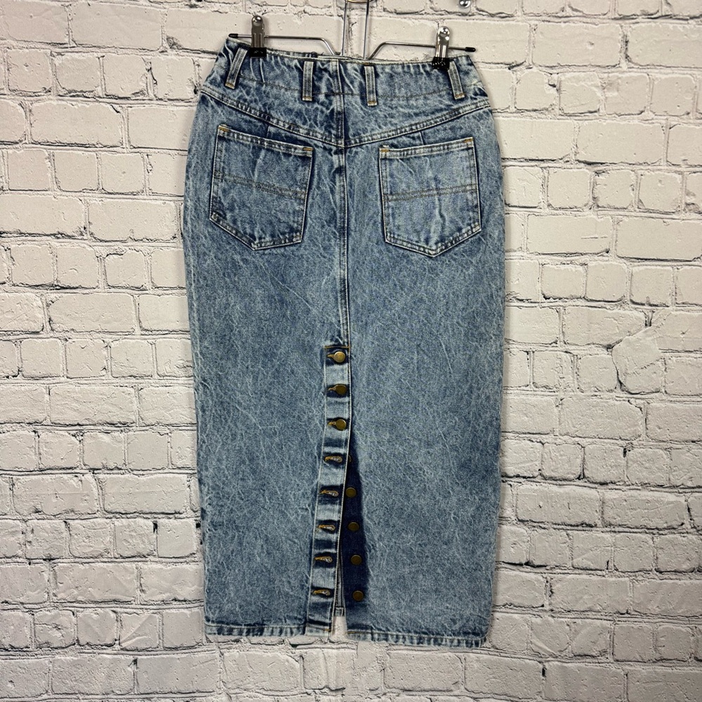 Whipp Vintage 80s 90s Acid Wash Blue Denim Midi Skirt Back Button Slit Size 9/10 - Picture 2 of 7
